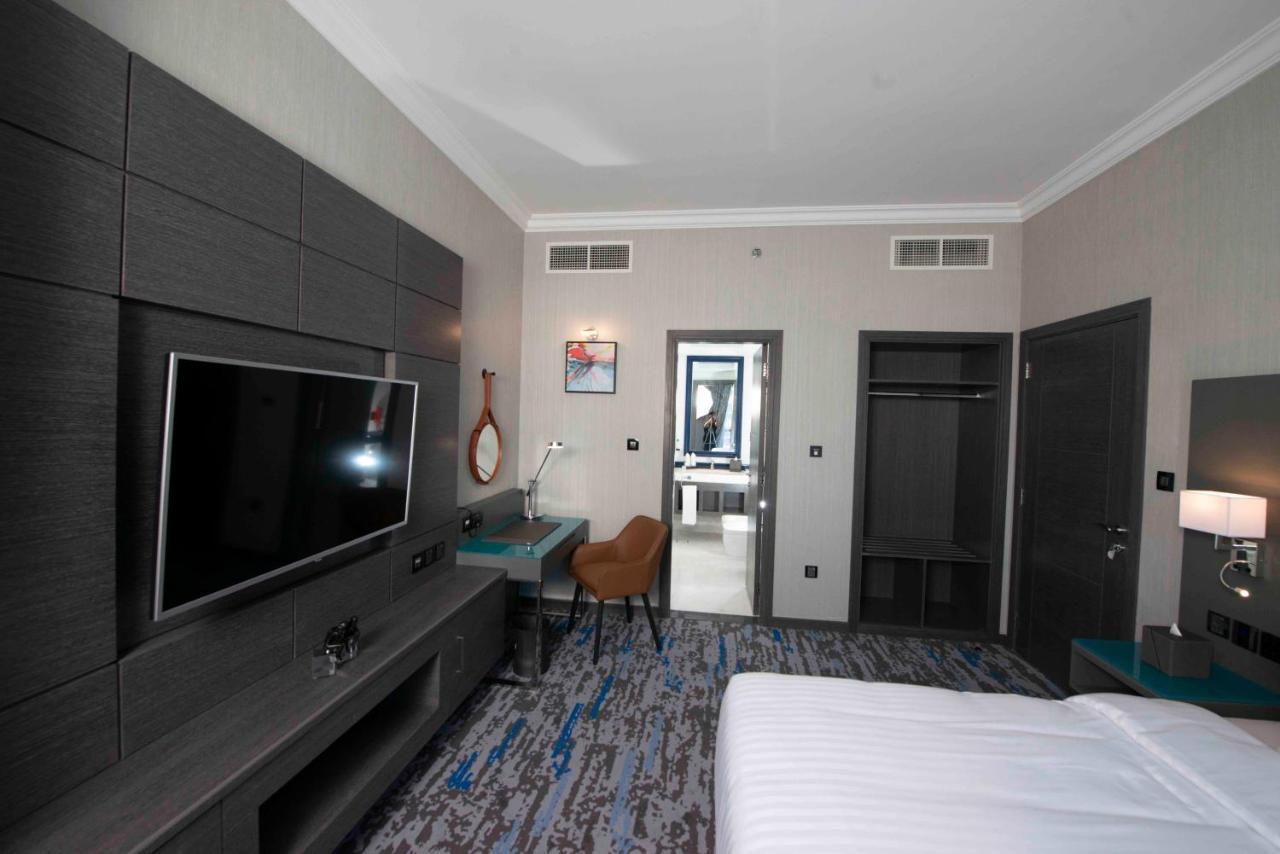 One-Bedroom Suite Creekside